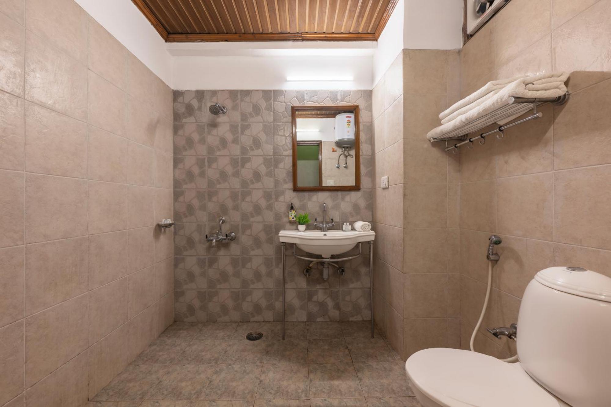 Wingait Inn - Hotel Near Mall Road Шімла Екстер'єр фото